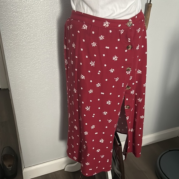 The Drop. Charlotte Bridgeman. Side button floral skirt. - Picture 7 of 9